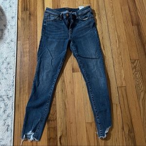 Abercrombie & Fitch 

Size 28/6

Mid rise super skinny ankle